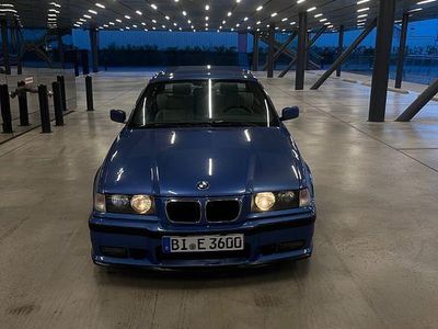 BMW 323