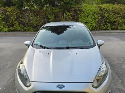 Gebraucht Ford Fiesta Trend 95 PS (69 kW) 2013 Silber Limousine