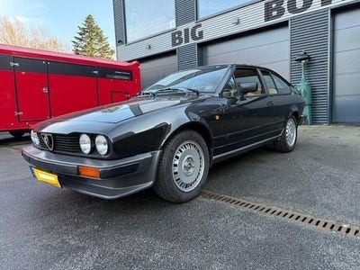 Usata Alfa Romeo GTV 131 CV (96 kW) 1983 Grigio Coupé