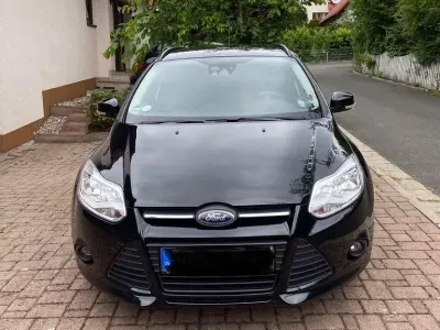 Gebraucht Ford Focus Trend 105 PS (77 kW) 2011 Schwarz Kombi
