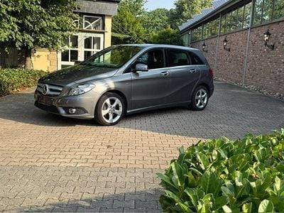 Mercedes B200