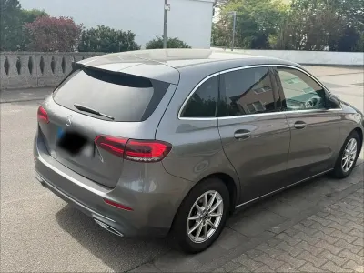 Gebraucht Mercedes B180 136 PS (100 kW) 2020 Grau Van / Kleinbus