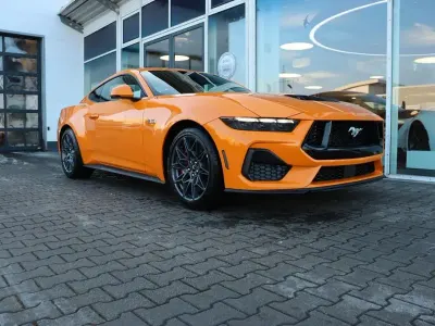 Neu Ford Mustang Fastback 446 PS (328 kW) 2026 Orangefury metallic Coupé