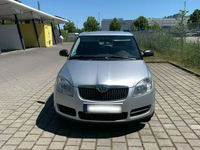 Gebraucht Skoda Fabia 80 PS (58 kW) 2010 Silber Kleinwagen