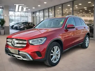 Używany Mercedes GLC300e 320 KM (235 kW) 2022 Czerwony SUV