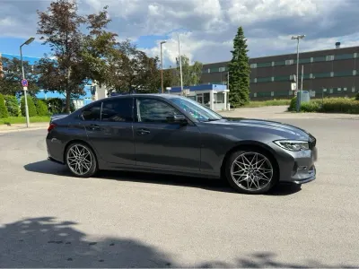 Gebraucht BMW 330 Sport Line 258 PS (189 kW) 2019 Grau Limousine