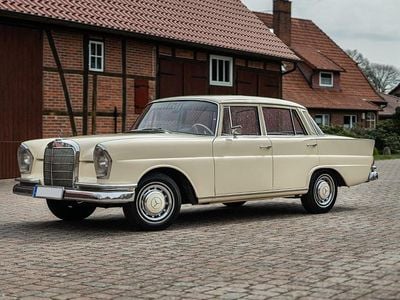 Gebraucht Mercedes 220 120 PS (88 kW) 1965 Weiß Limousine