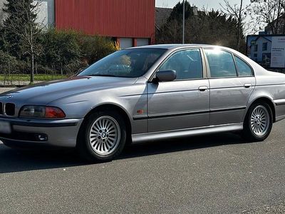 Gebraucht BMW 530 190 PS (139 kW) 2000 Grau Limousine