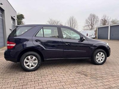 Usata Mercedes ML320 224 CV (164 kW) 2007 Blu SUV