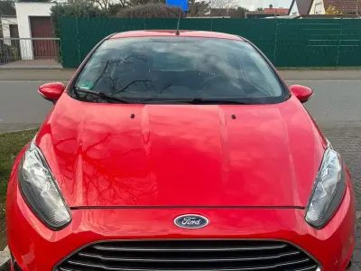 Używany Ford Fiesta 101 KM (74 kW) 2013 Czerwony Hatchback