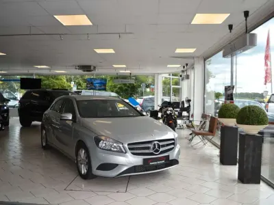 Gebraucht Mercedes A180 Style 122 PS (89 kW) 2012 Silber Kleinwagen