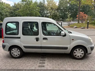 Gebraucht Renault Kangoo Authentique 58 PS (42 kW) 2003 Silber Van / Kleinbus