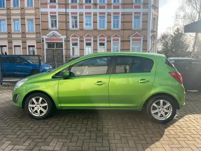 Brugt Opel Corsa Color Edition 87 HK (63 kW) 2011 Grøn Hatchback