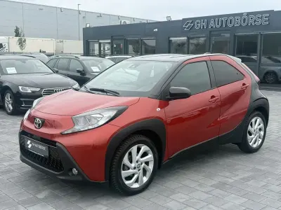 Gebraucht Toyota Aygo X Pulse 72 PS (52 kW) 2022 Rot SUV