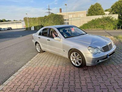 Second-hand Mercedes C200 Classic 116 CP (85 kW) 2002 Argintiu Berlinǎ