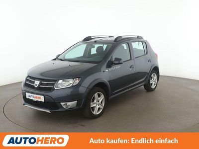 Grau Gebraucht 2015 Dacia Sandero Prestige Limousine | 7.870 € (Etwas zu teuer)