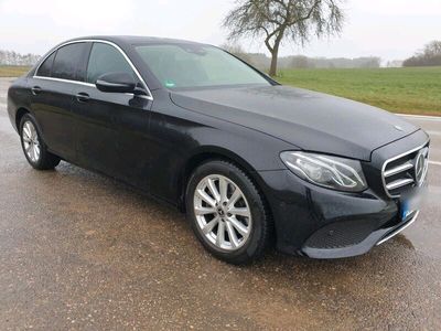 gebraucht Mercedes E220 - BenzLimousine, 4 Matic, Stdh, Volleder