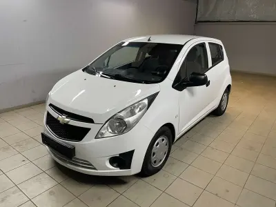 Gebraucht Chevrolet Spark 68 PS (50 kW) 2011 Schneeweiss/summitwhite/arctic Kleinwagen