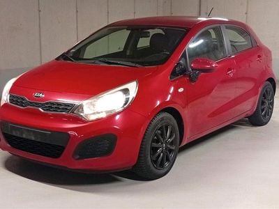 Gebraucht Kia Rio Edition 7 86 PS (63 kW) 2013 Rot Limousine