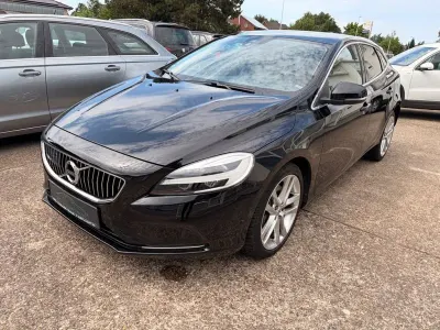 Gebraucht Volvo V40 Inscription 190 PS (139 kW) 2017 Schwarz Limousine