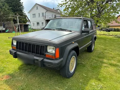 Second-hand Jeep Cherokee 171 CP (125 kW) 1989 Negru SUV