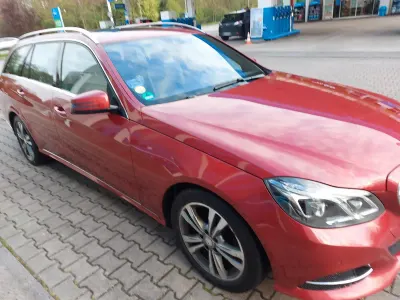 Gebraucht Mercedes E220 170 PS (125 kW) 2016 Rot Kombi