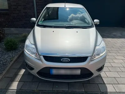 Gebraucht Ford Focus 109 PS (80 kW) 2010 Silber Kombi