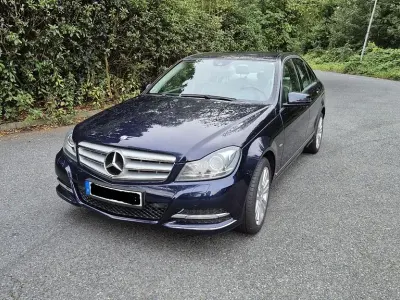 Gebraucht Mercedes C350 Elegance 306 PS (225 kW) 2011 Blau Limousine