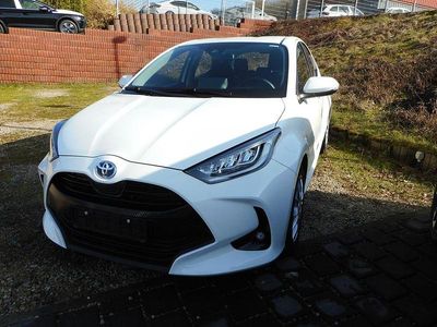 Gebraucht Toyota Yaris Hybrid Team 92 PS (67 kW) 2022 Weiß Limousine