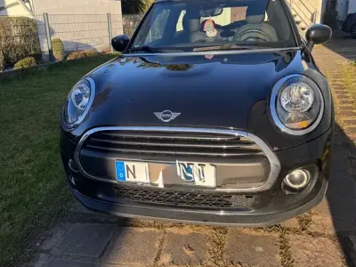 Begagnad Mini ONE 102 HK (75 kW) 2019 Svart Halvkombi