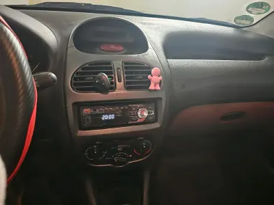 Gebraucht Peugeot 206 60 PS (44 kW) 2003 Schwarz Kleinwagen