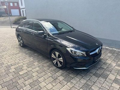 Gebraucht Mercedes CLA220 Shooting Brake 184 PS (135 kW) 2018 Schwarz Kombi
