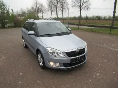 Używany Skoda Fabia Style 105 KM (77 kW) 2011 Niebieski Kombi