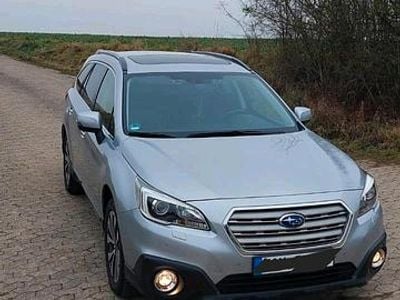 Silber Gebraucht 2017 Subaru Outback Kombi | 14.000 € (Teuer)