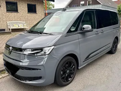 Gebraucht VW Multivan Edition 150 PS (110 kW) 2023 Grau Van / Kleinbus