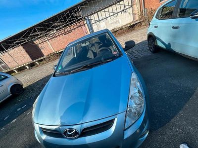 Gebraucht Hyundai i20 Classic 77 PS (56 kW) 2010 Blau Kleinwagen