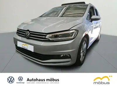 Gebraucht VW Touran Highline 150 PS (110 kW) 2023 Reflexsilber metallic Van / Kleinbus