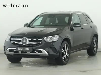 Używany Mercedes GLC300e 211 KM (155 kW) 2021 Czarny SUV