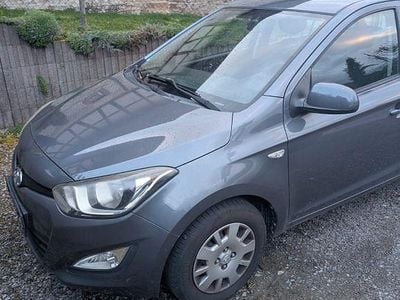 Gebraucht Hyundai i20 86 PS (63 kW) 2014 Grau Kleinwagen