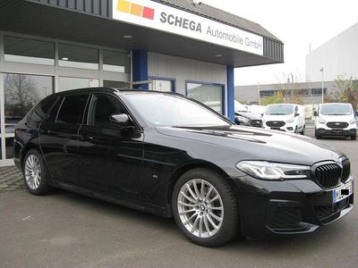 Gebraucht BMW 520 M Sport 184 PS (135 kW) 2023 Black sapphire metallic (metallic) Kombi