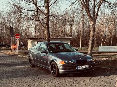 BMW 320
