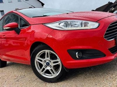 Gebraucht Ford Fiesta 101 PS (74 kW) 2016 Rot Kleinwagen