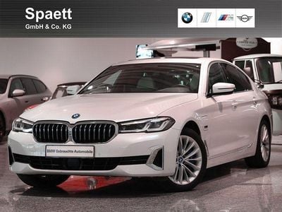 Gebraucht BMW 545e Luxury Line 394 PS (289 kW) 2023 Mineralweiss metallic Limousine