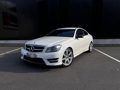 Gebraucht Mercedes C220 AMG 170 PS (125 kW) 2013 Weiß Coupé