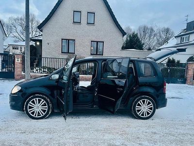 Schwarz Gebraucht 2009 VW Touran Highline Van / Kleinbus | 7.990 € (Teuer)