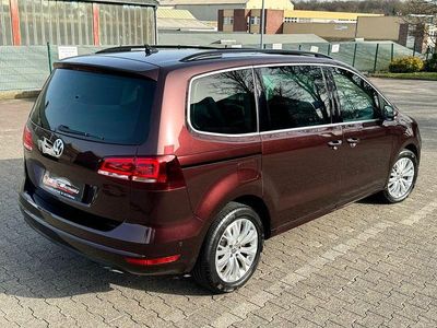 Gebraucht VW Sharan Comfortline 150 PS (110 kW) 2018 Crimson red metallic Van / Kleinbus