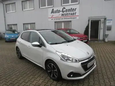 Gebraucht Peugeot 208 Allure 140 PS (102 kW) 2019 Weiss Kleinwagen