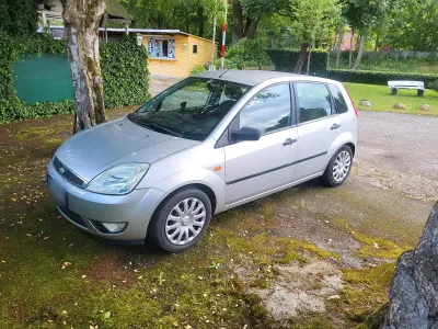 Gebraucht Ford Fiesta 80 PS (58 kW) 2005 Silber Kleinwagen
