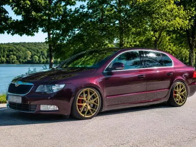 Używany Skoda Superb 160 KM (117 kW) 2009 Czerwony Sedan/Limuzyna