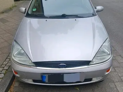 Usado Ford Focus 100 CV (73 kW) 2000 Gris Berlina